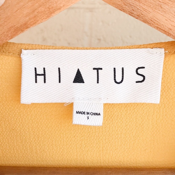 HIATUS BUTTON CROSSED FLOWY TOP - Picture 3 of 8